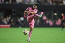 Luis Suarez Pensiun...