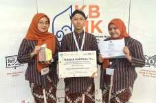 Mahasiswa Indonesia,...