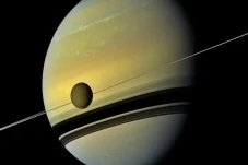 Bulan Saturnus Miliki...