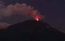 Gunung Ile Lewotolok...