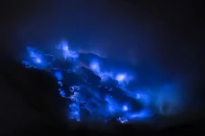 Misteri Cahaya Biru...