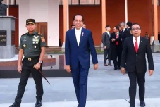 Respons Pertemuan Jokowi...