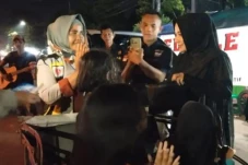 Wanita Pengayuh Becak...