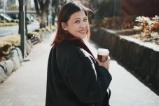 Profil Fifi Karamoy,...