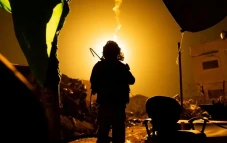 Tentara Israel Tembaki...