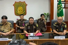 Kasus Korupsi Izin Tambang...