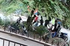 Asyik Nongkrong, Pemuda...