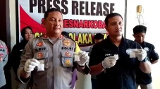 Transaksi Dekat Masjid,...