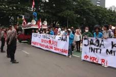 Aksi Damai di Patung...