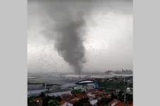 Awan Cumulonimbus Penyebab...