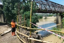 Tebing Sungai Bengawan...