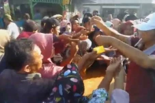 Warga Kabupaten Jombang...