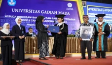 Momen Haru Ortu Mahasiswa...