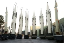 Iran Kirim 400 Rudal...