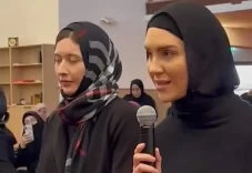 30 Perempuan Australia...