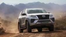 Toyota Fortuner Buatan...