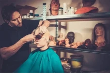 Makeup Prostetik: Transformasi...