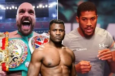 Francis Ngannou Tantang...