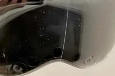 Misteri Retakan di Headset...