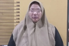 Sadis! Gadis Ini Pukul...