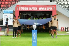 Panpel Arema FC Larang...