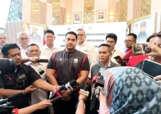 Menpora Bujuk Klub Liga...