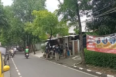 Water Canon dan Ratusan...