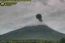 Status Gunung Ile Lewotolok...