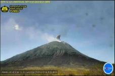 Gunung Ile Lewotolok...