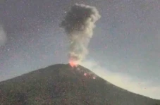 Gunung Ili Lewotolok...