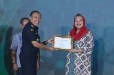 Pemkot Semarang Raih...