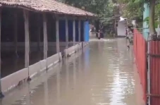 Diguyur Hujan Deras,...