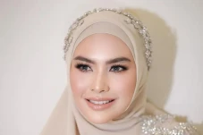 Kartika Putri Bertolak...