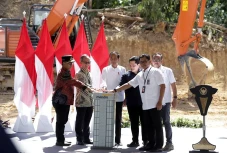 Perkuat Sektor Jasa...