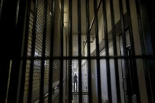 Gila! 30 Sipir Berhubungan...