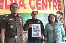 Palsukan Identitas,...