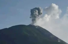 Gunung Ile Lewotolok...