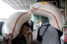 Parah, Beras Naik di...