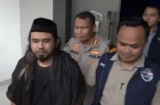 Polda Jatim Tetapkan...