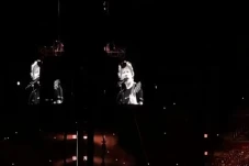 Buka Konser di Jakarta,...