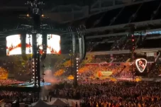 Ed Sheeran Ajak Penonton...