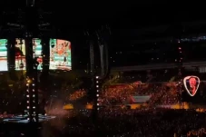 Momen Ed Sheeran Bawakan...