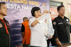 Tega! Paman Cabuli Keponakan...