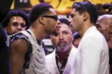 Devin Haney vs Ryan...