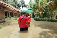 Banjir Cilacap Surut,...