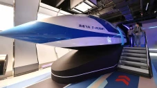 Kereta Hyperloop China...