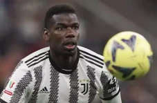 Paul Pogba Dihukum 4...