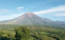 Gunung Semeru Erupsi...