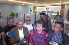 Roy Suryo Sambangi Bareskrim...