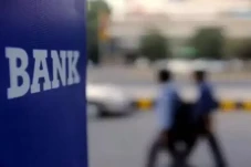 Bank Bangkrut Terus...